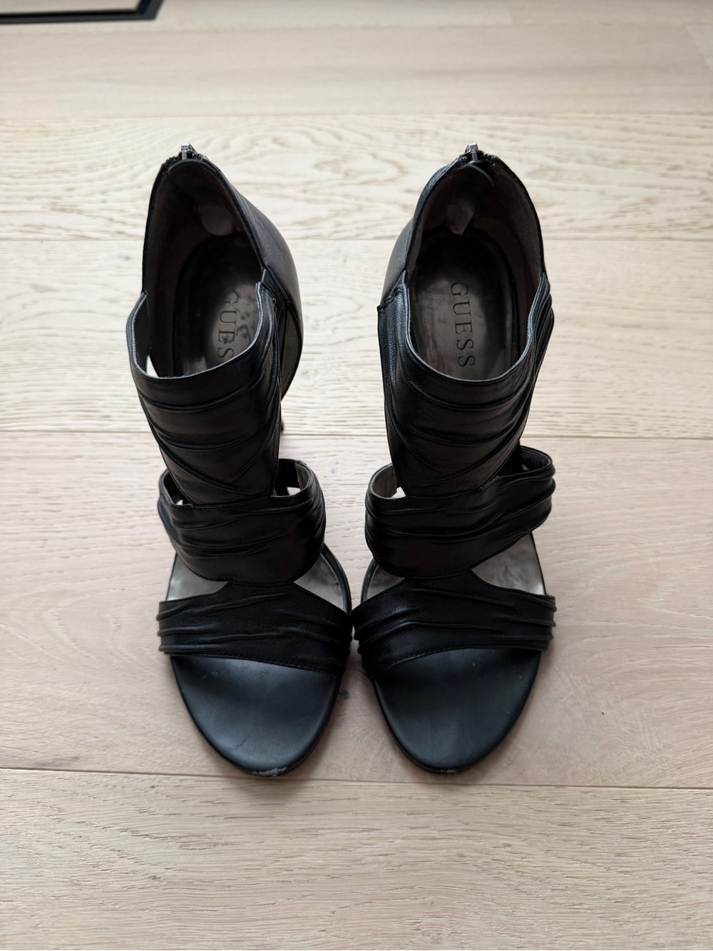 GUESS HEELS - Picture 3 of 3
